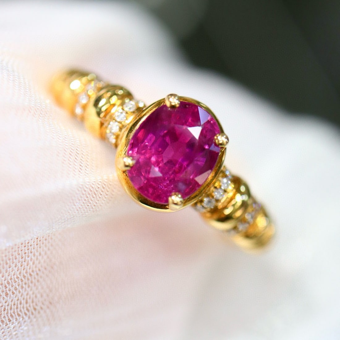14k Gold 1.52 Ctw Natural Ruby & Diamond Ring: Ref:231029152 // gold content:14k gold // ring size:7. 25us // // main gemstone:ruby // shape:oval // carat weight:1. 42ct // color:red // treatment:natural // cut grade:g // // adjacent gemstone 2 :