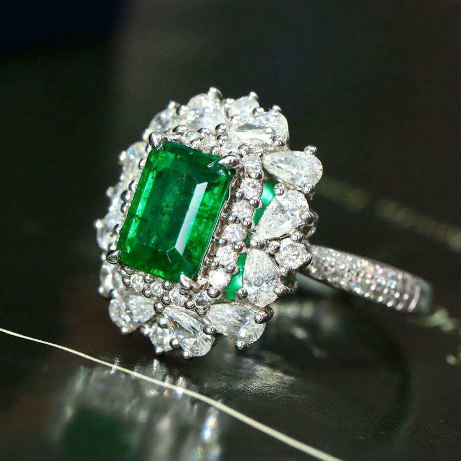 14k Gold 1.93 Ctw Natural Emerald & Diamond Ring: Ref:231029160 // gold content:14k gold // ring size:7. 25us // // main gemstone:emerald // shape:emerald // carat weight:1. 01ct // color:green // treatment:natural // cut grade:g // // adjacent