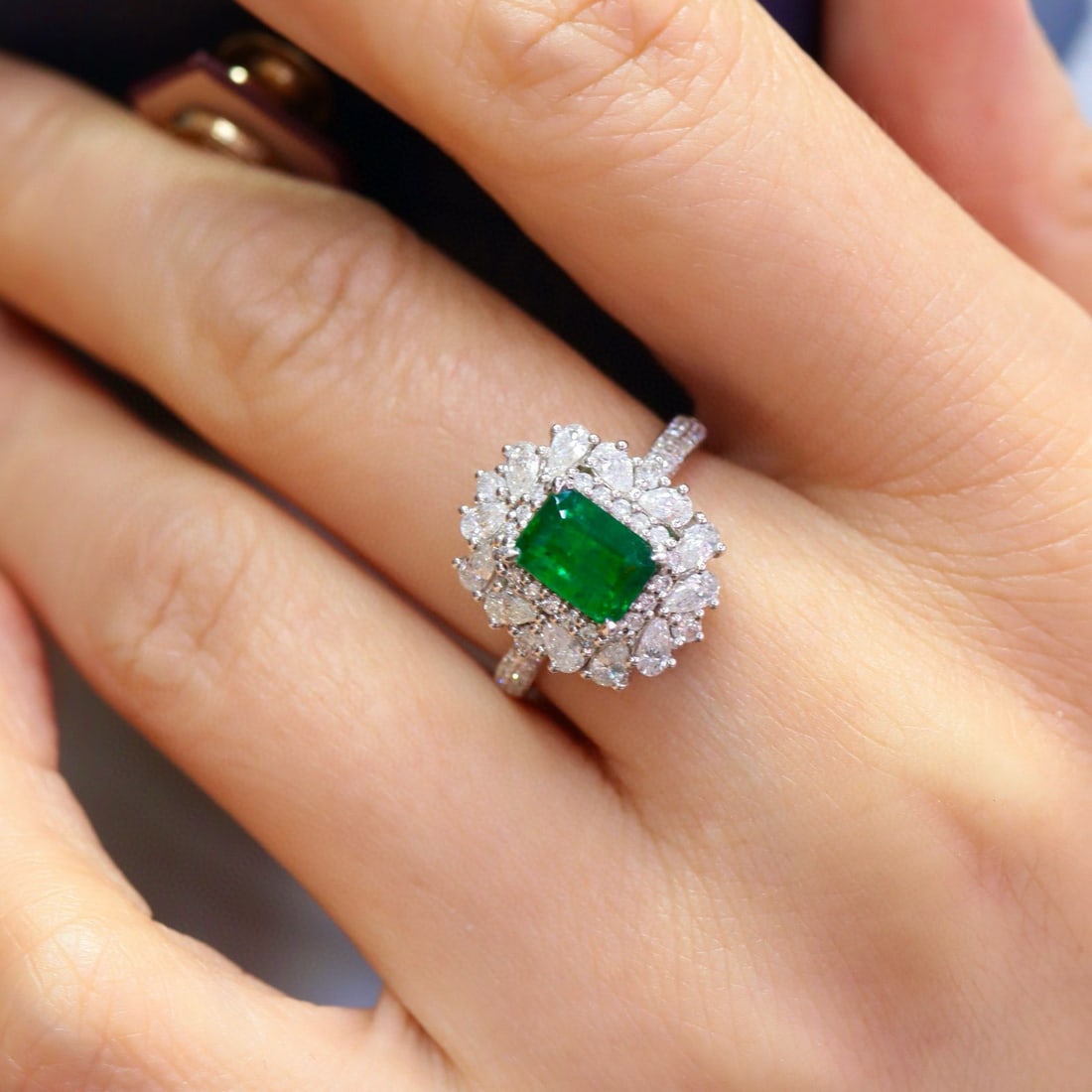 14k Gold 1.93 Ctw Natural Emerald & Diamond Ring - 4