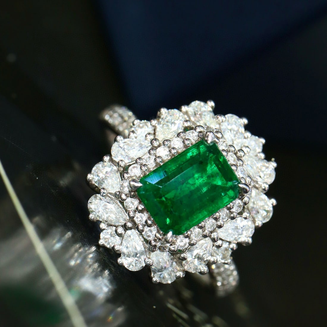 14k Gold 1.93 Ctw Natural Emerald & Diamond Ring - 5