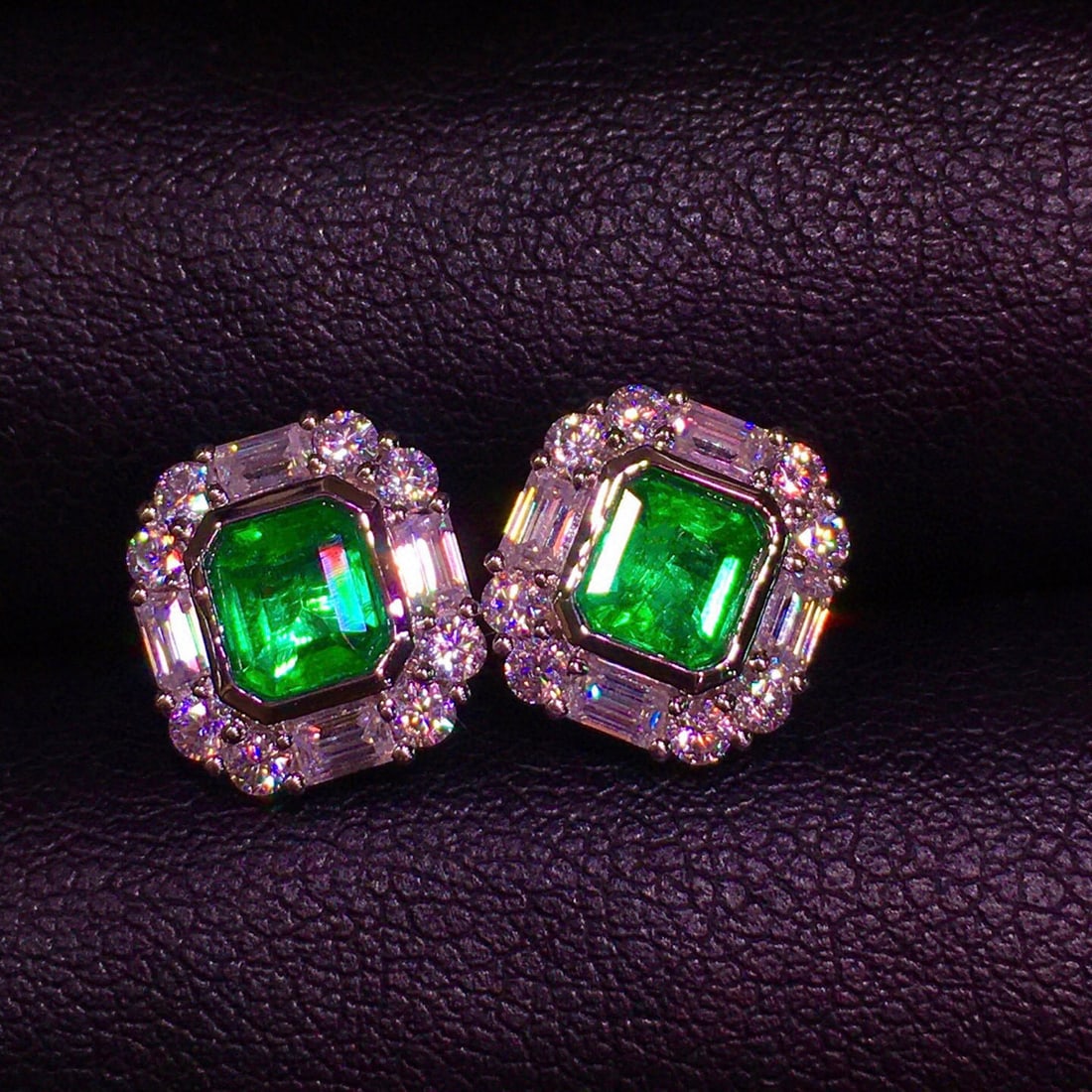 14k Gold 1.35 Ct Natural Emerald & Diamond Earrings: Ref:231029161 // gold content:14k gold // main gemstone:emerald // shape:emerald // carat weight:1. 35ct // color:green // treatment:natural // cut grade:g // // adjacent gemstone 2 : diamond //