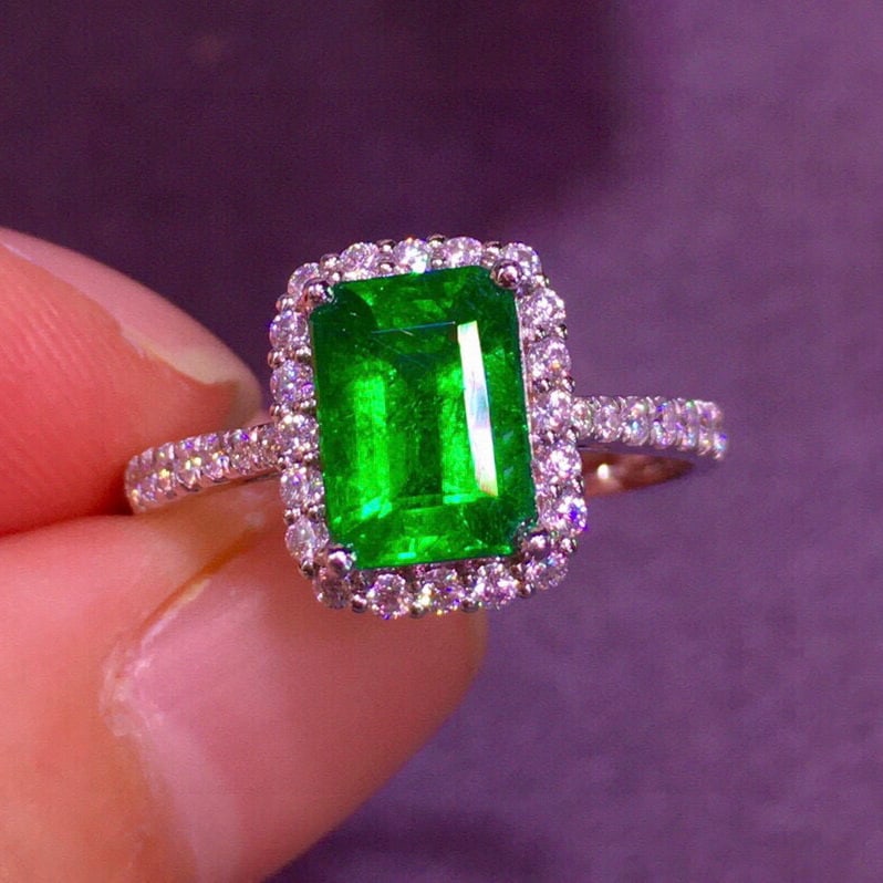 14k Gold 1.6 Ct Natural Emerald & Diamond Ring: Ref:231029162 // gold content:14k gold // ring size:7. 25us // // main gemstone:emerald // shape:emerald // carat weight:1. 6ct // color:green // treatment:natural // cut grade:g // // adjacent
