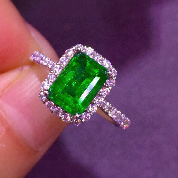 14k Gold 1.6 Ct Natural Emerald & Diamond Ring - 2