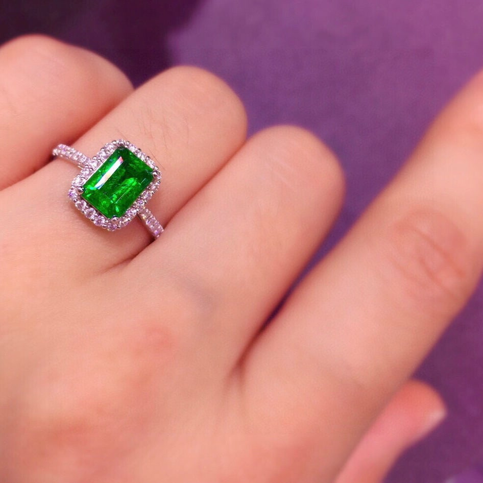 14k Gold 1.6 Ct Natural Emerald & Diamond Ring - 6