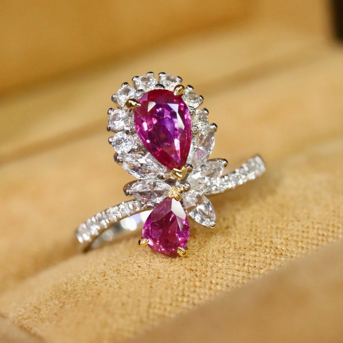 14k Gold 1.15 Ctw Natural Ruby & Diamond Ring: Ref:231029164 // gold content:14k gold // ring size:7. 25us // // main gemstone:ruby // shape:pear // carat weight:1. 08ct // color:red // treatment:natural // cut grade:g // // adjacent gemstone 2 :