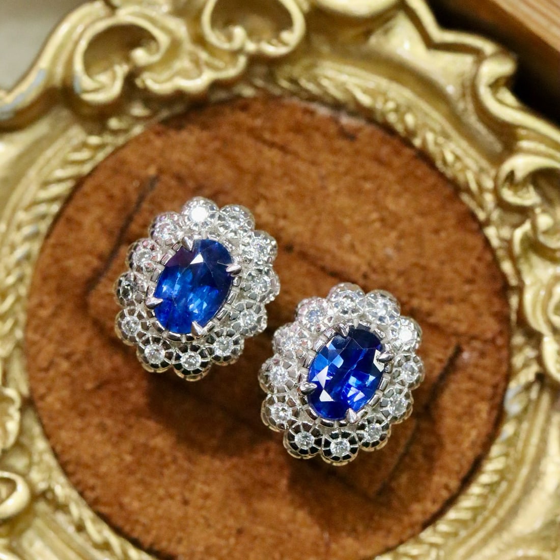 14k Gold 1.24 Ctw Natural Sapphire & Diamond Earrings: Ref:231029166 // gold content:14k gold // main gemstone:sapphire // shape:oval // carat weight:1. 0ct // color:blue // treatment:natural // cut grade:g // // adjacent gemstone 2 : diamond //