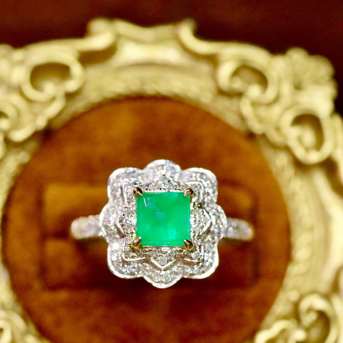 14k Gold 0.98 Ctw Natural Emerald & Diamond Ring: Ref:231029169 // gold content:14k gold // ring size:7. 25us // // main gemstone:emerald // shape:suger-loaf // carat weight:0. 66ct // color:green // treatment:natural // // adjacent gemstone 2 :