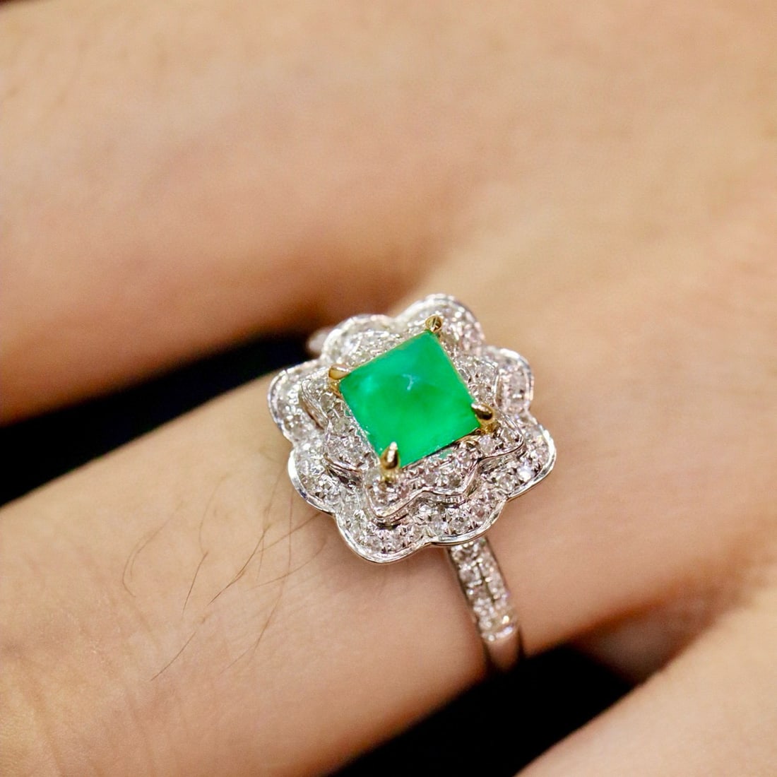 14k Gold 0.98 Ctw Natural Emerald & Diamond Ring - 5