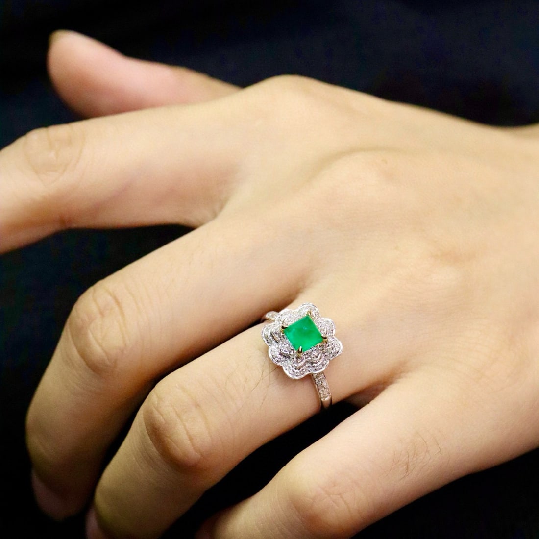 14k Gold 0.98 Ctw Natural Emerald & Diamond Ring - 6