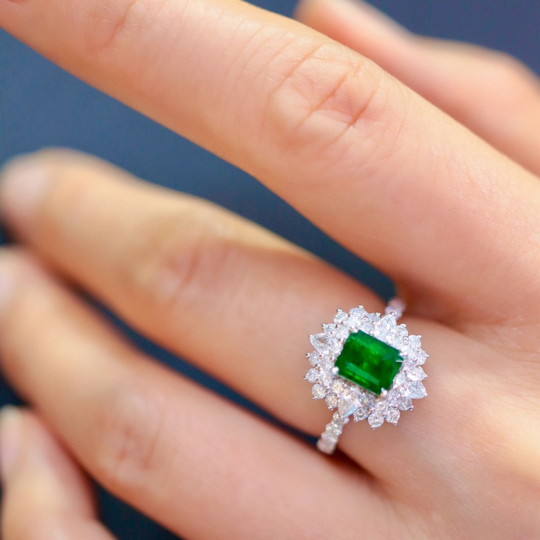 14k Gold 2.07 Ctw Natural Emerald & Diamond Ring - 4