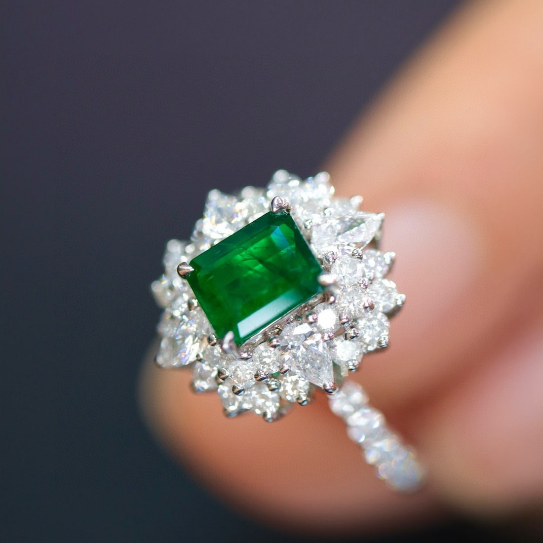 14k Gold 2.07 Ctw Natural Emerald & Diamond Ring - 5
