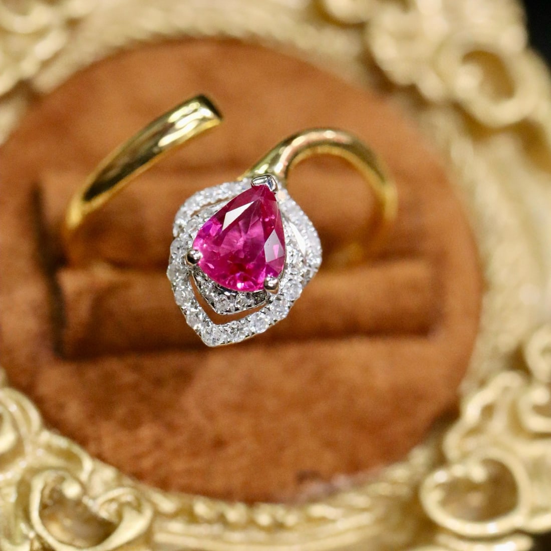 14k Gold 0.61 Ctw Natural Ruby & Diamond Ring: Ref:231029191 // gold content:14k gold // ring size:7. 25us // // main gemstone:ruby // shape:pear // carat weight:0. 51ct // color:red // treatment:natural // // adjacent gemstone 2 : diamond //