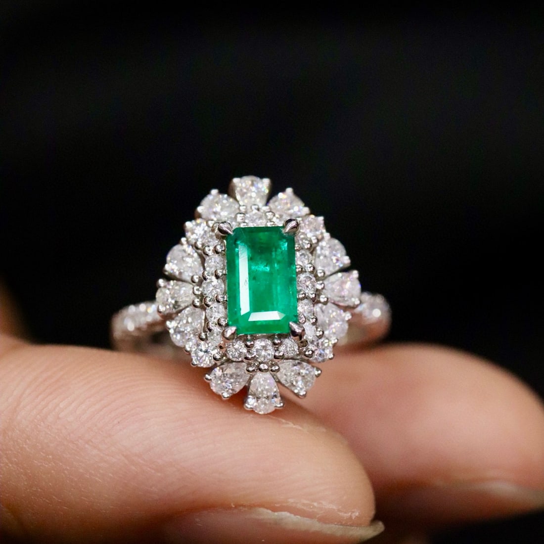 14k Gold 1.74 Ctw Natural Emerald & Diamond Ring: Ref:231029193 // gold content:14k gold // ring size:7. 25us // // main gemstone:emerald // shape:octagonal // carat weight:0. 85ct // color:green // treatment:natural // // adjacent gemstone 2 :