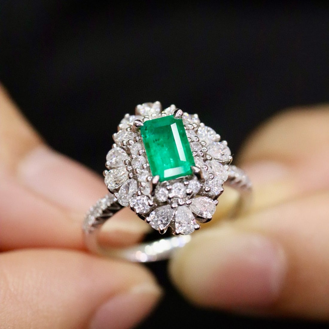 14k Gold 1.74 Ctw Natural Emerald & Diamond Ring - 4