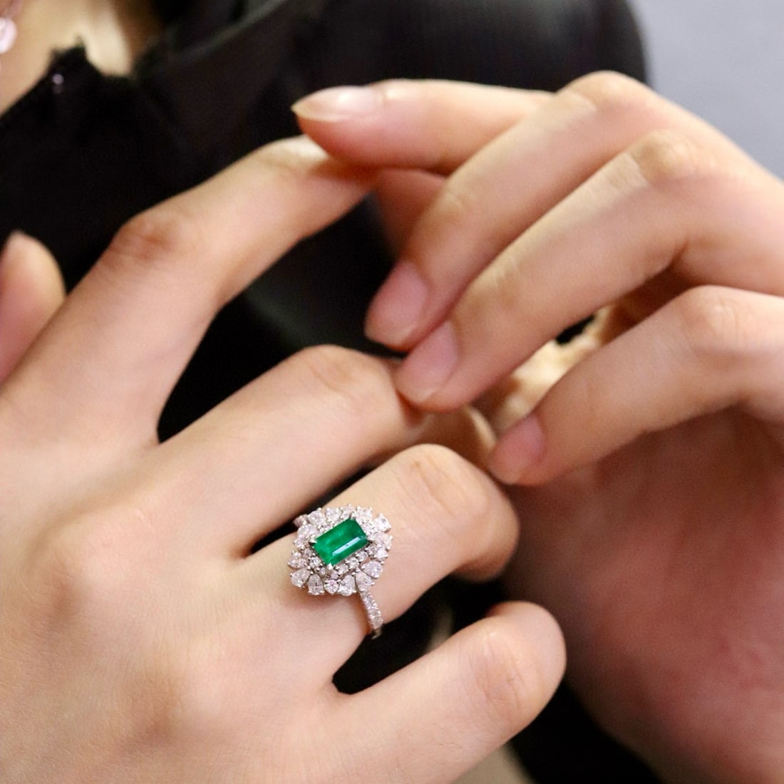 14k Gold 1.74 Ctw Natural Emerald & Diamond Ring - 6