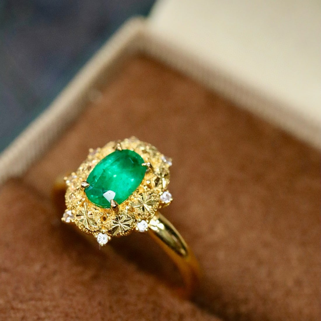 14k Gold 0.68 Ctw Natural Emerald & Diamond Ring - 5