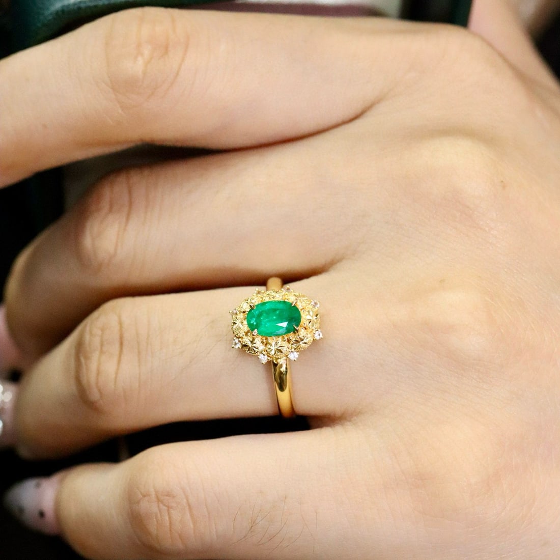 14k Gold 0.68 Ctw Natural Emerald & Diamond Ring - 6
