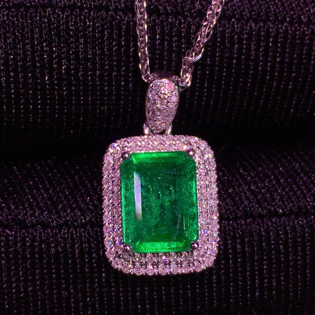 14k Gold 1.54 Ct Natural Emerald & Diamond Pendant( Without Chain ): Ref:231029201 // gold content:14k gold // main gemstone:emerald // shape:emerald // carat weight:1. 54ct // color:green // treatment:natural // cut grade:g // // adjacent gemstone 2 : diamond //