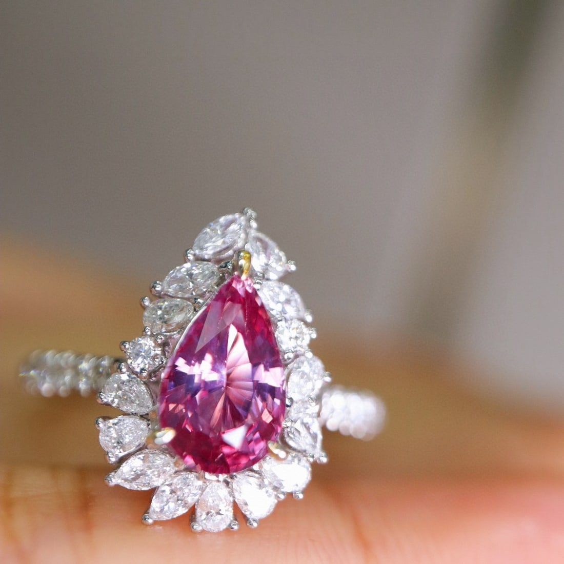 14k Gold 2.28 Ctw Natural Padparadscha Sapphire & Diamond Ring: Ref:231029203 // gold content:14k gold // ring size:7. 25us // // main gemstone:padparadscha sapphire // shape:pear // carat weight:1. 57ct // color:pink // treatment:natural // cut grade:g // //
