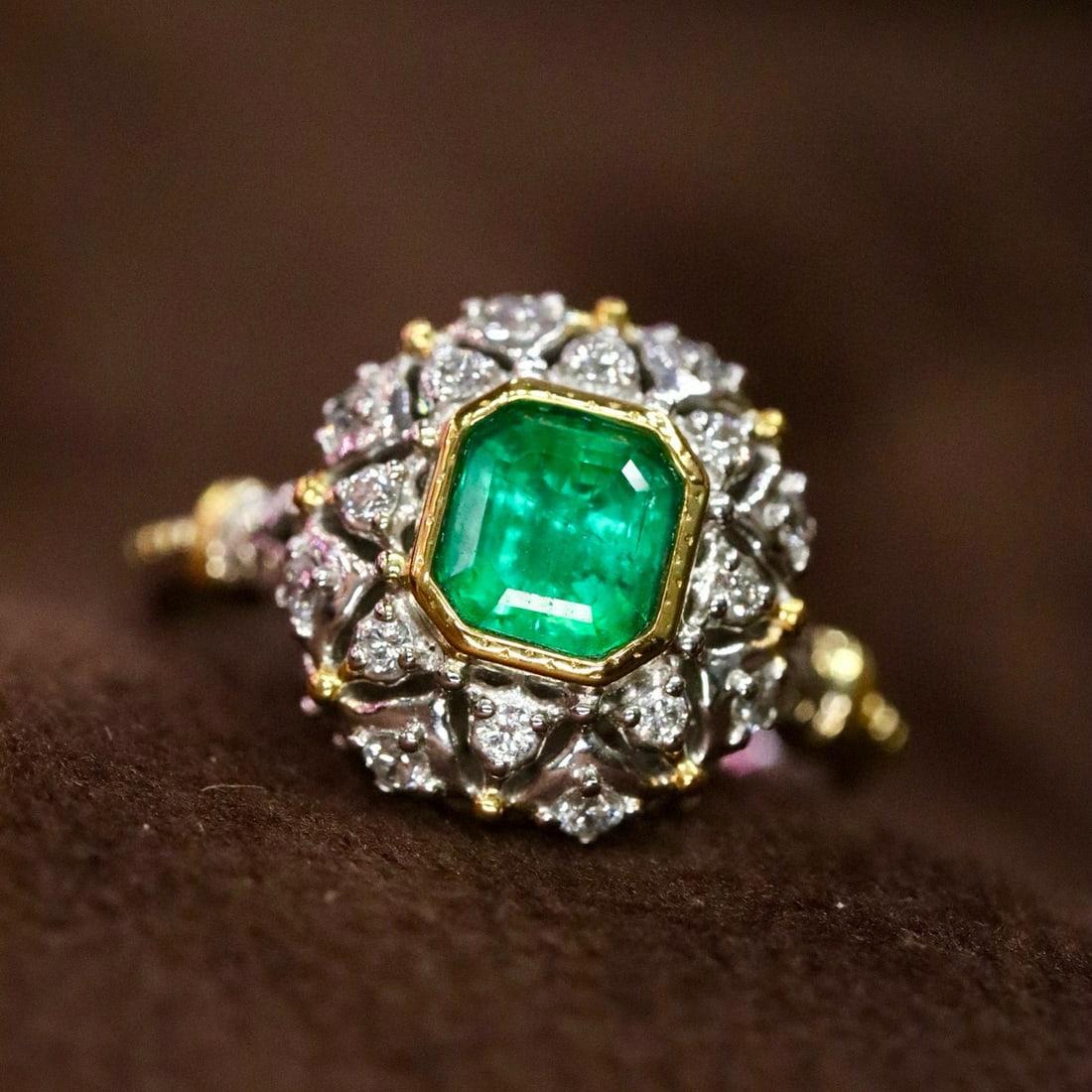 14k Gold 1.03 Ctw Natural Emerald & Diamond Ring: Ref:231029206 // gold content:14k gold // ring size:7. 25us // // main gemstone:emerald // shape:cushion // carat weight:0. 63ct // color:green // treatment:natural // cut grade:g // // adjacent