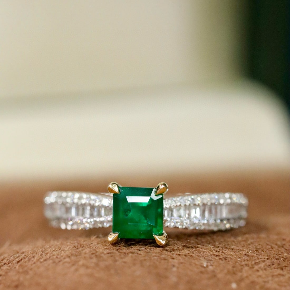 14k Gold 0.65 Ctw Natural Emerald & Diamond Ring: Ref:231029212 // gold content:14k gold // ring size:7. 25us // // main gemstone:emerald // shape:emerald // carat weight:0. 40ct // color:green // treatment:natural // cut grade:g // // adjacent