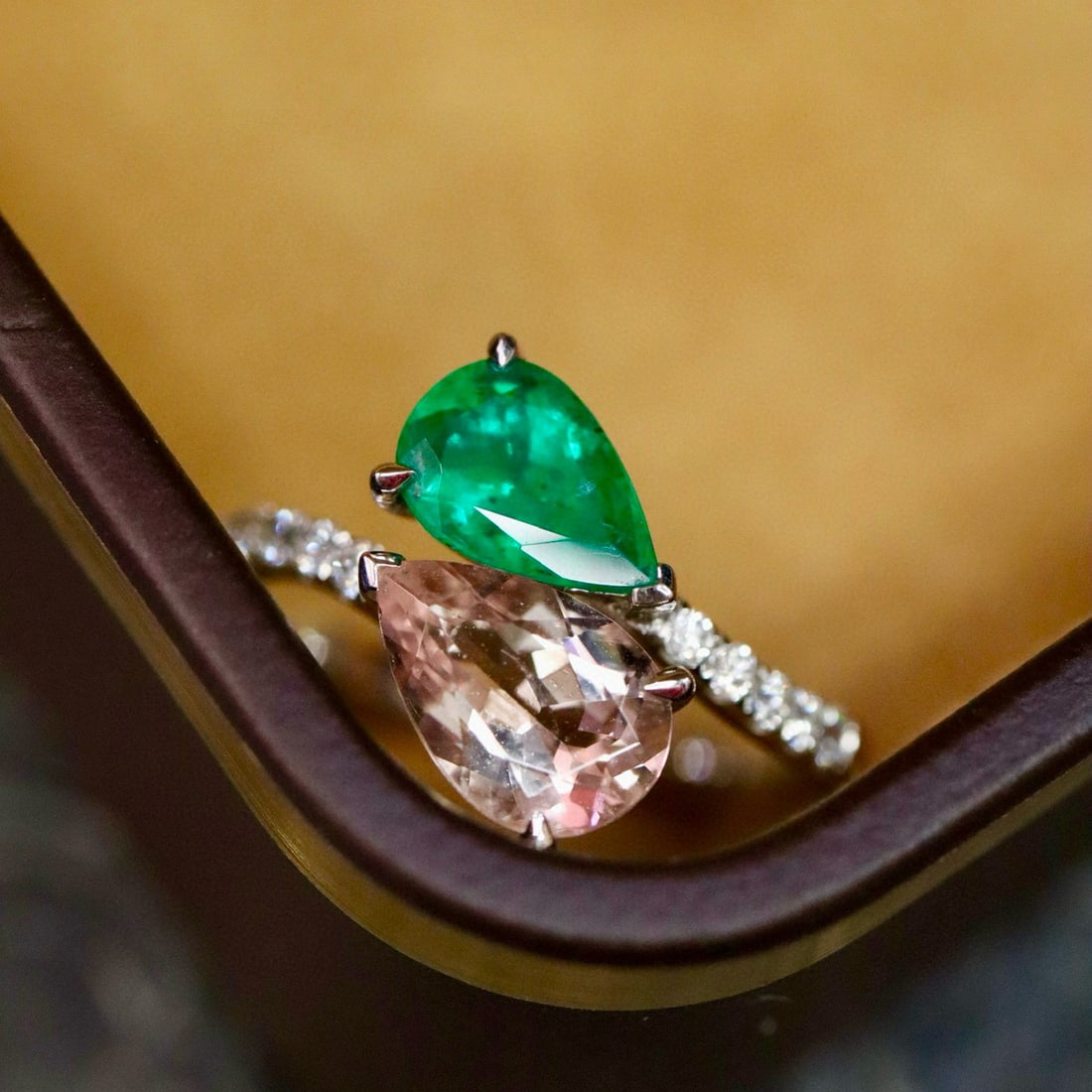 14k Gold 2.08 Ctw Natural Emerald & Morganite Ring: Ref:231029213 // gold content:14k gold // ring size:7. 25us // // main gemstone:emerald // shape:pear // carat weight:0. 79ct // color:green // treatment:natural // cut grade:g // // adjacent