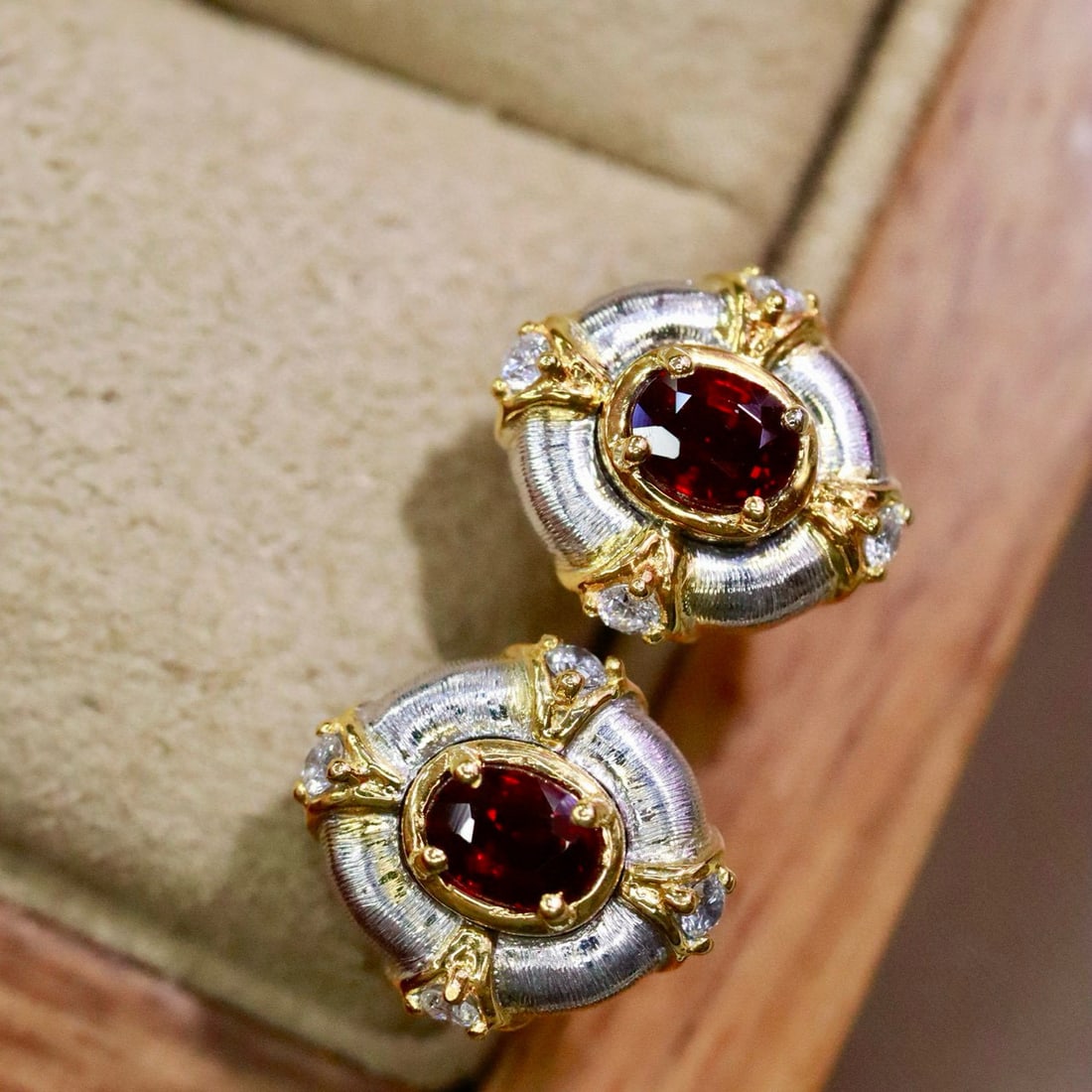 14k Gold 0.57 Ctw Natural Ruby & Diamond Earrings: Ref:231029215 // gold content:14k gold // main gemstone:ruby // shape:oval // carat weight:0. 45ct // color:red // treatment:natural // cut grade:g // // adjacent gemstone 2 : diamond // shape:round
