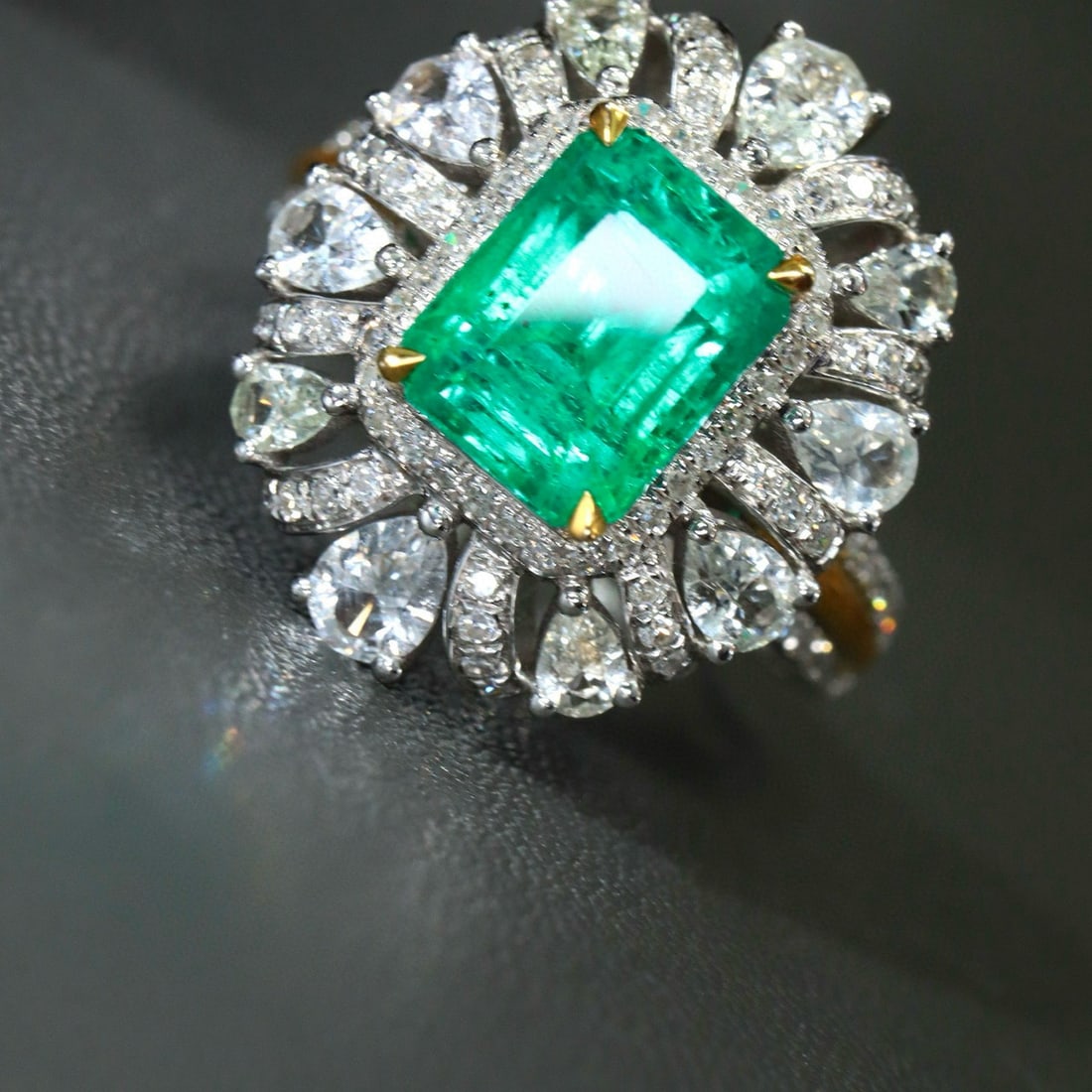 14k Gold 2.84 Ctw Natural Emerald & Diamond Ring: Ref:231029218 // gold content:14k gold // ring size:7. 25us // // main gemstone:emerald // shape:emerald // carat weight:2. 03ct // color:green // treatment:natural // cut grade:g // // adjacent gemst