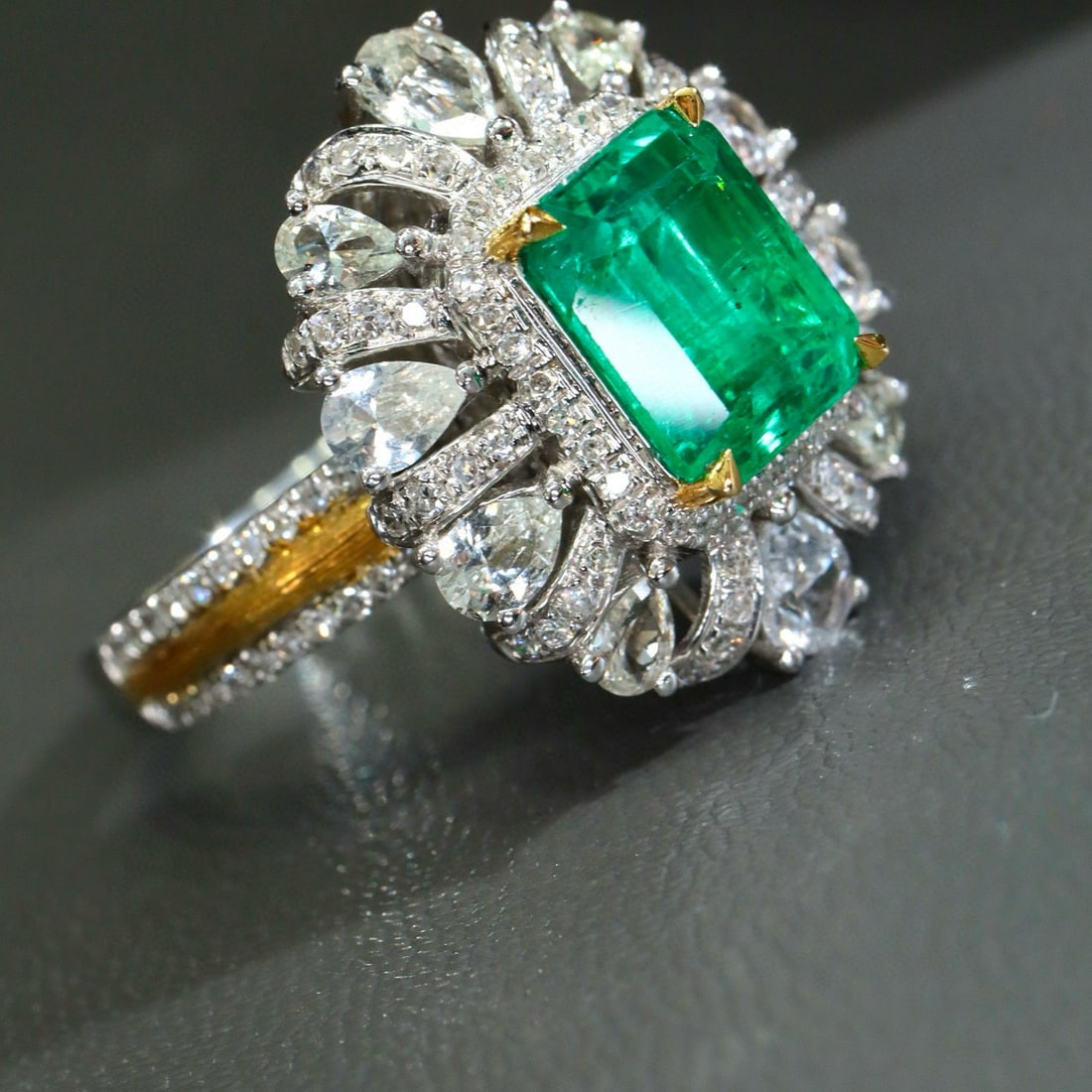 14k Gold 2.84 Ctw Natural Emerald & Diamond Ring - 2