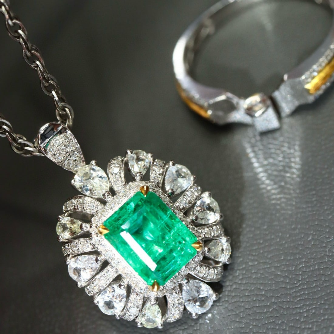 14k Gold 2.84 Ctw Natural Emerald & Diamond Ring - 3