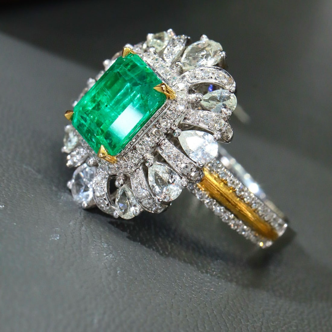 14k Gold 2.84 Ctw Natural Emerald & Diamond Ring - 4