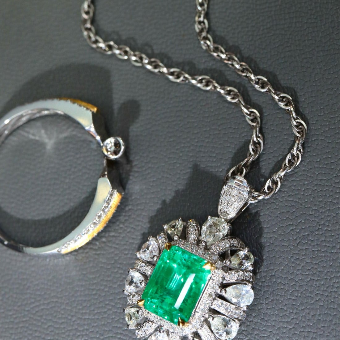 14k Gold 2.84 Ctw Natural Emerald & Diamond Ring - 5
