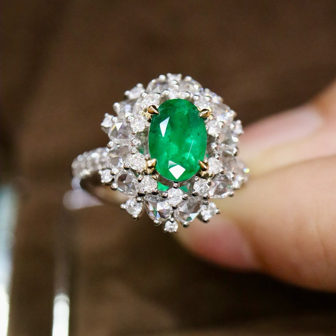 14k Gold 2.31 Ctw Natural Emerald & Diamond Ring: Ref:231029219 // gold content:14k gold // ring size:7. 25us // // main gemstone:emerald // shape:oval // carat weight:1. 16ct // color:green // treatment:natural // cut grade:g // // adjacent gemstone