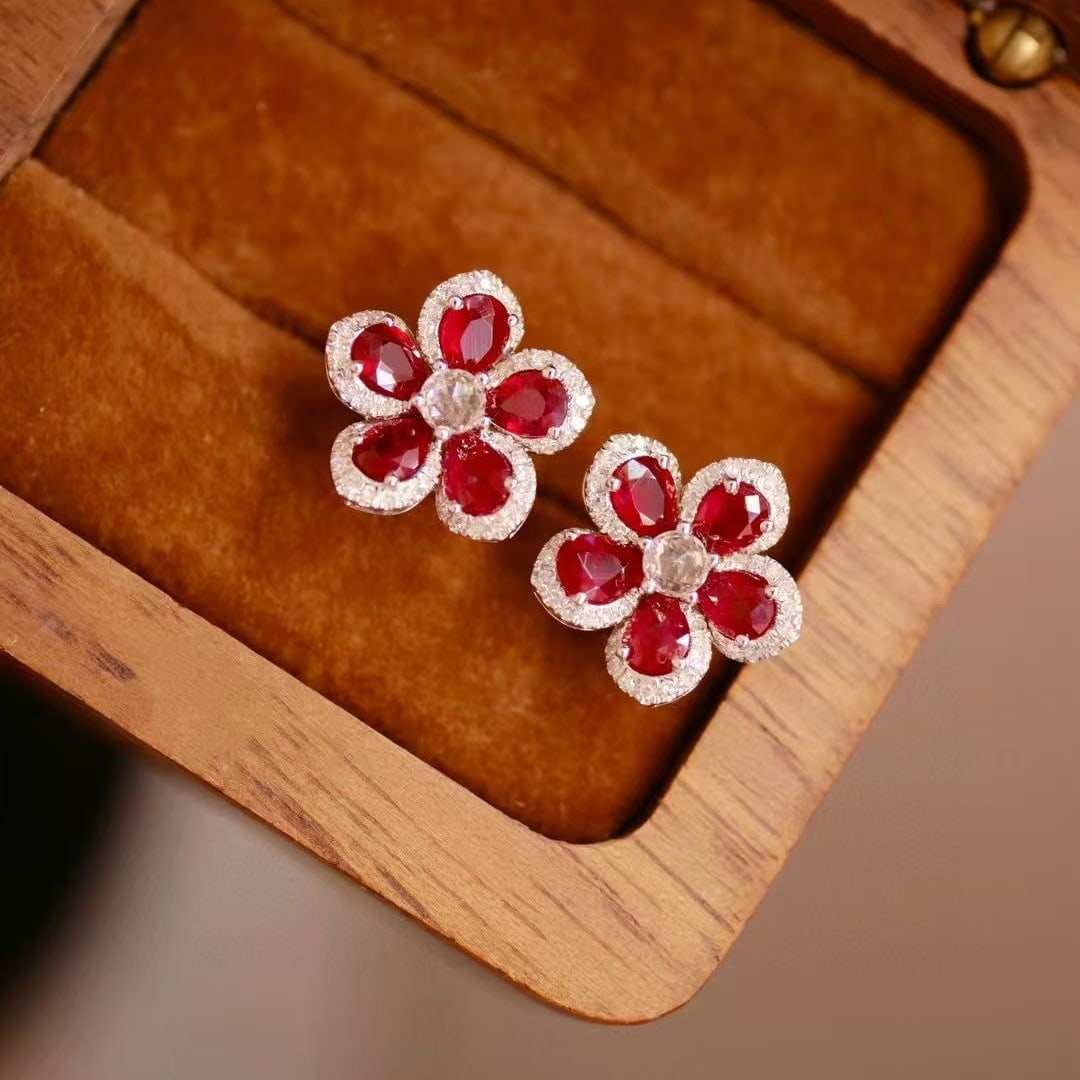 14k Gold 1.9 Ct Natural Ruby & Diamond Earrings: Ref:231029224 // gold content:14k gold // main gemstone:ruby // shape:oval // carat weight:1. 9ct // color:red // treatment:natural // cut grade:g // // adjacent gemstone 2 : diamond // shape:round