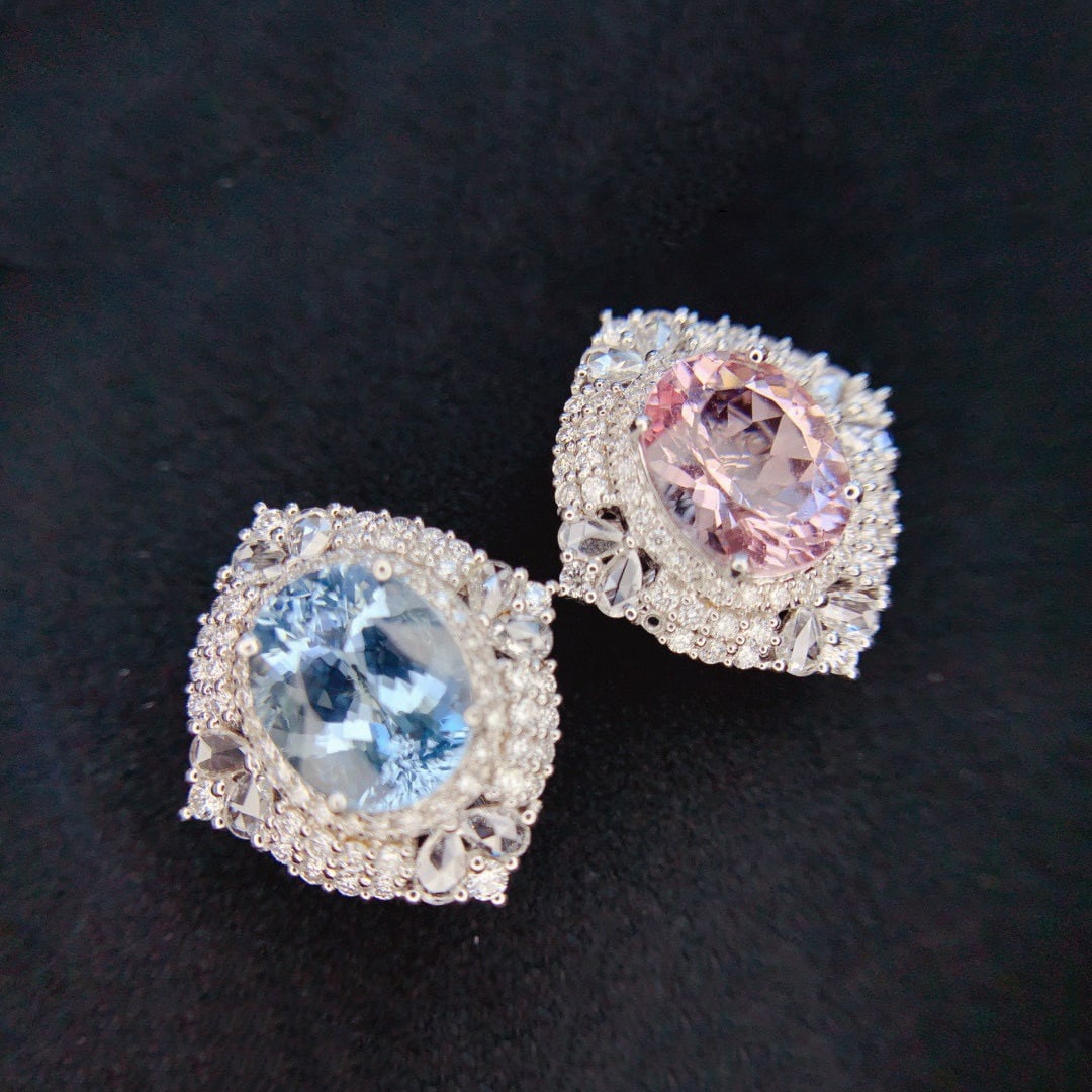 14k Gold 6.86 Ctw Natural Aquamarine & Diamond Earrings: Ref:231029232 // gold content:14k gold // main gemstone:aquamarine // shape:oval // carat weight:4. 9ct // color:blue // treatment:natural // cut grade:g // // adjacent gemstone 2 : diamond //