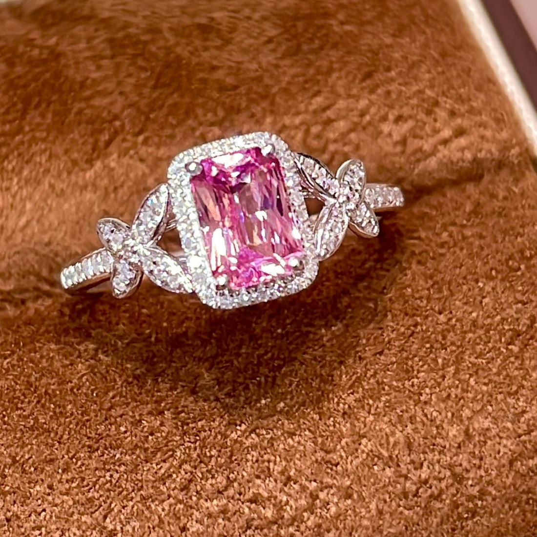 14k Gold 1.13 Ct Natural Padparadscha Sapphire & Diamond Ring: Ref:231029239 // gold content:14k gold // ring size:7. 25us // // main gemstone:padparadscha sapphire // shape:emerald // carat weight:1. 13ct // color:pink // treatment:natural // cut grade:g // //