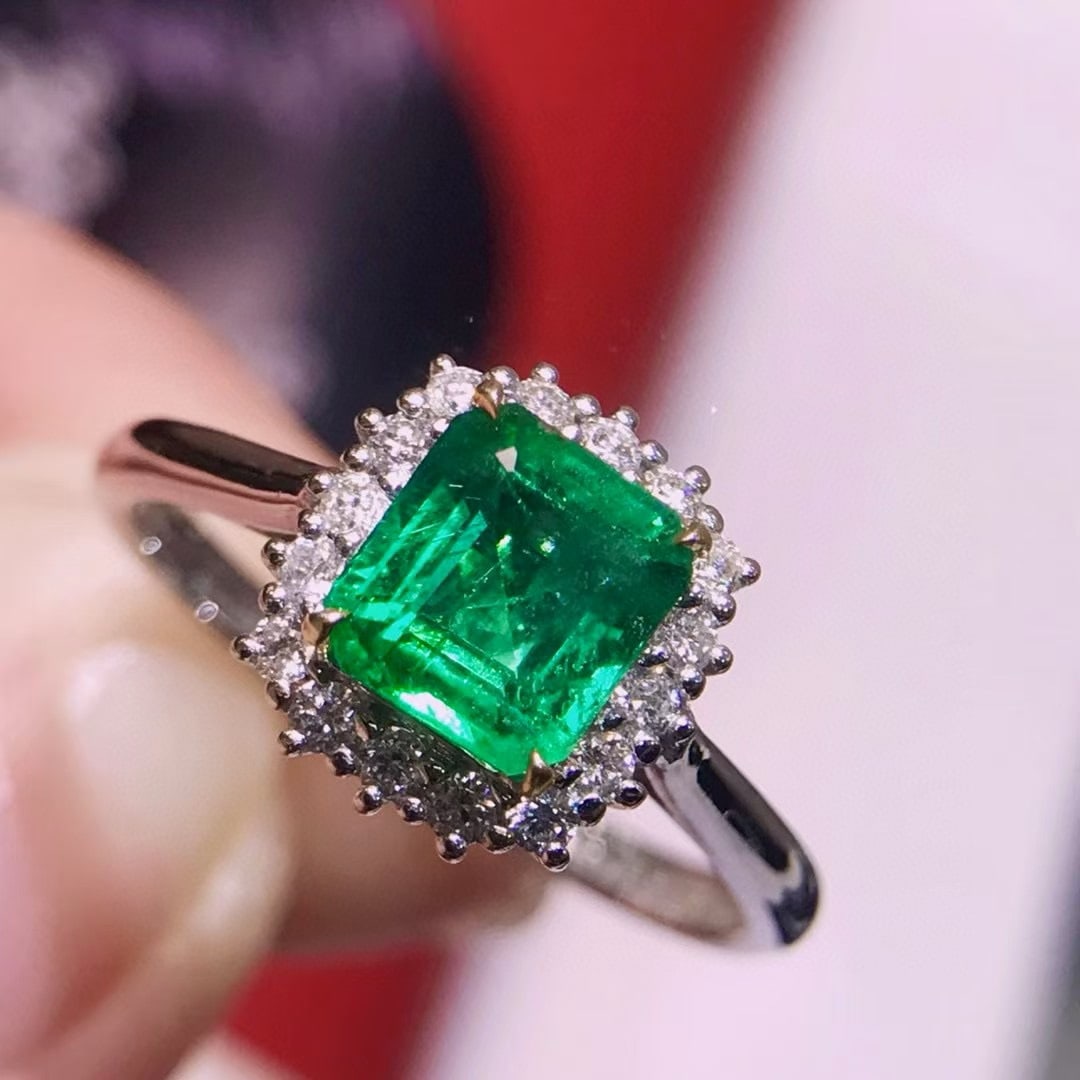 14k Gold 1.1 Ct Natural Emerald & Diamond Ring - 3