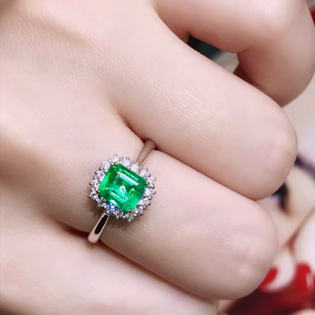 14k Gold 1.1 Ct Natural Emerald & Diamond Ring - 4