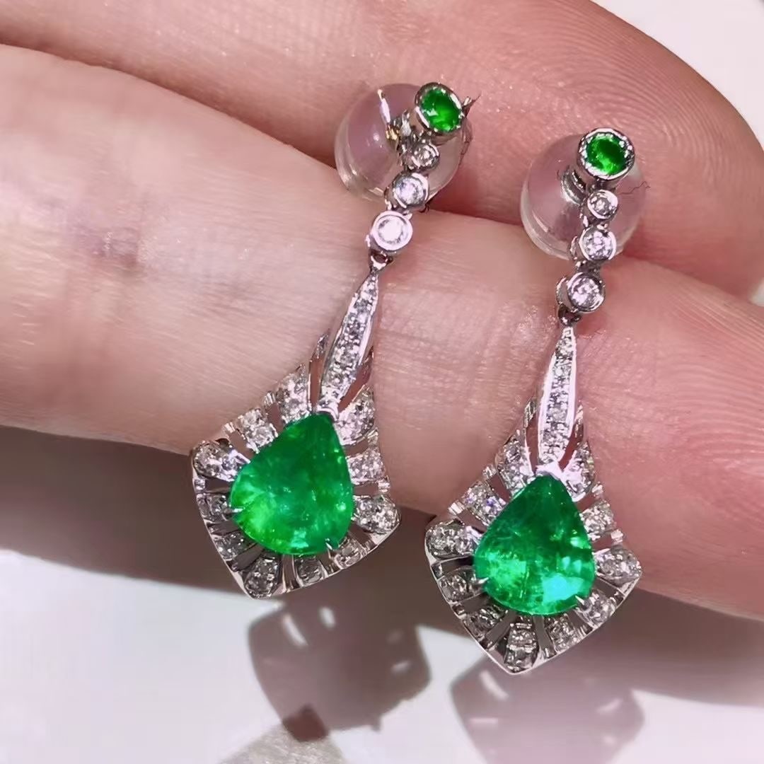 14k Gold 1.1 Ct Natural Emerald & Diamond Earrings - 3