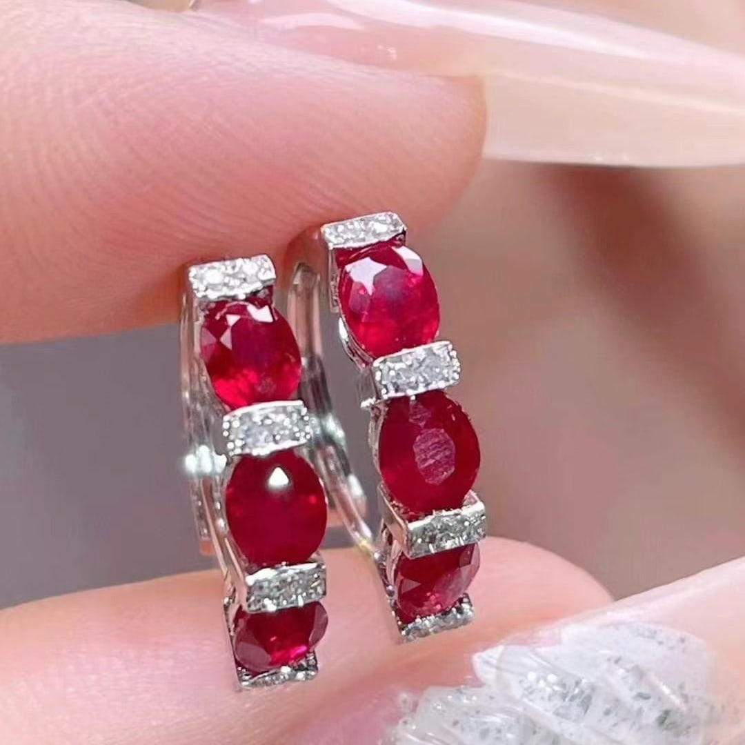 14k Gold 1.5 Ct Natural Ruby & Diamond Earrings: Ref:231029249 // gold content:14k gold // main gemstone:ruby // shape:oval // carat weight:1. 5ct // color:red // treatment:natural // cut grade:g // // adjacent gemstone 2 : diamond // number of