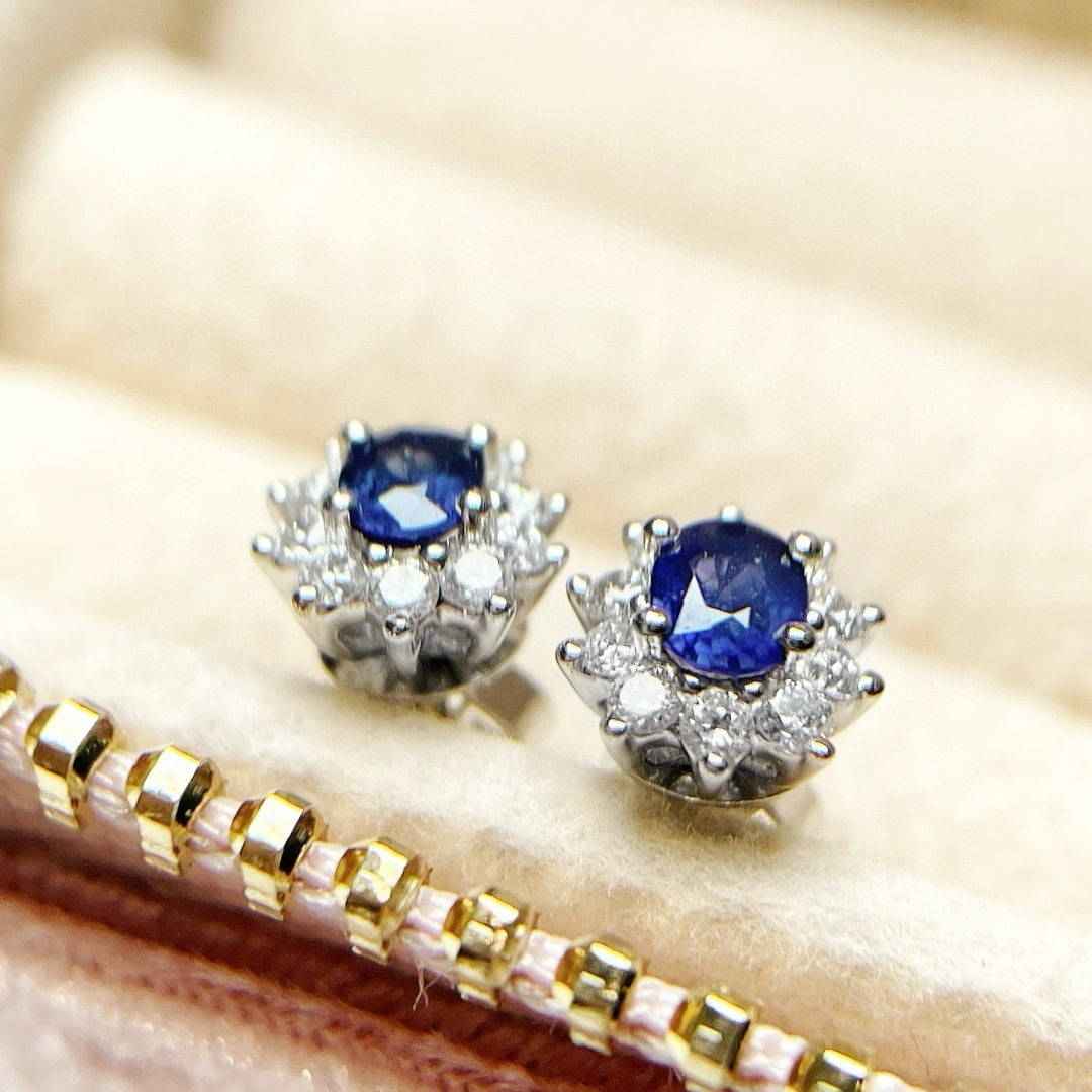14k Gold 0.63 Ctw Natural Sapphire & Diamond Earrings: Ref:231029256 // gold content:14k gold // main gemstone:sapphire // shape:oval // carat weight:0. 40ct // color:blue // treatment:natural // cut grade:g // // adjacent gemstone 2 : diamond //