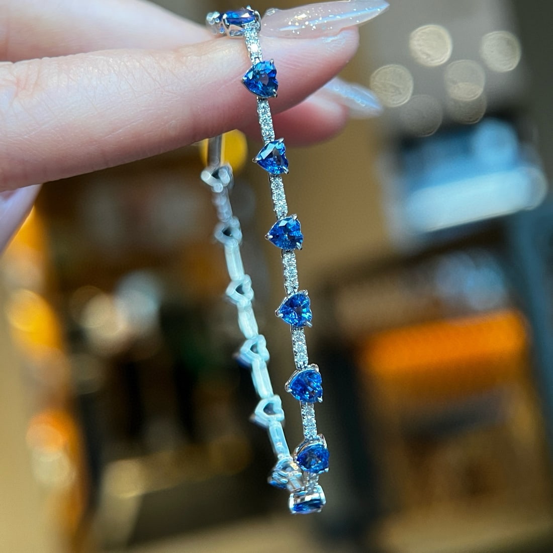 14k Gold 6.05 Ctw Natural Sapphire & Diamond Bracelet: Ref:231029257 // gold content:14k gold // main gemstone:sapphire // shape:oval // carat weight:5. 67ct // color:blue // treatment:natural // cut grade:g // // adjacent gemstone 2 : diamond //