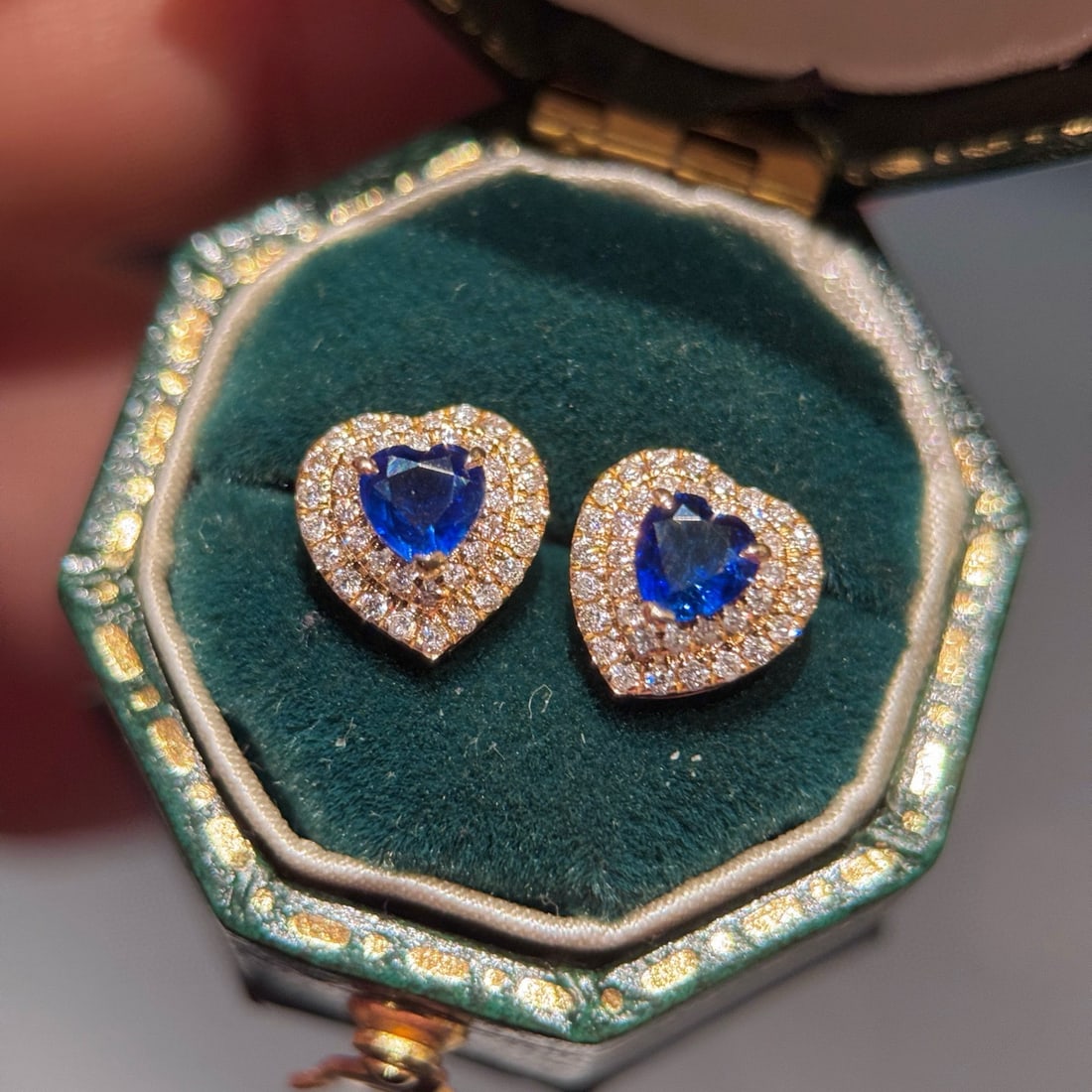 14k Gold 0.73 Ctw Natural Sapphire & Diamond Earrings: Ref:231029258 // gold content:14k gold // main gemstone:sapphire // shape:heart // carat weight:0. 50ct // color:blue // treatment:natural // cut grade:g // // adjacent gemstone 2 : diamond //
