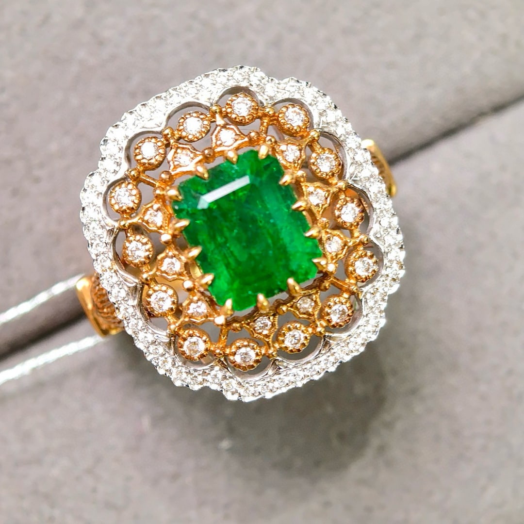14k Gold 2.20 Ctw Vivid Green Natural Emerald & Diamond Ring: Ref:231030013 // gold content:14k gold // ring size:7. 25us // // main gemstone:emerald // shape:octagonal // carat weight:1. 95ct // color:vivid green // treatment:natural // // adjacent gemstone 2