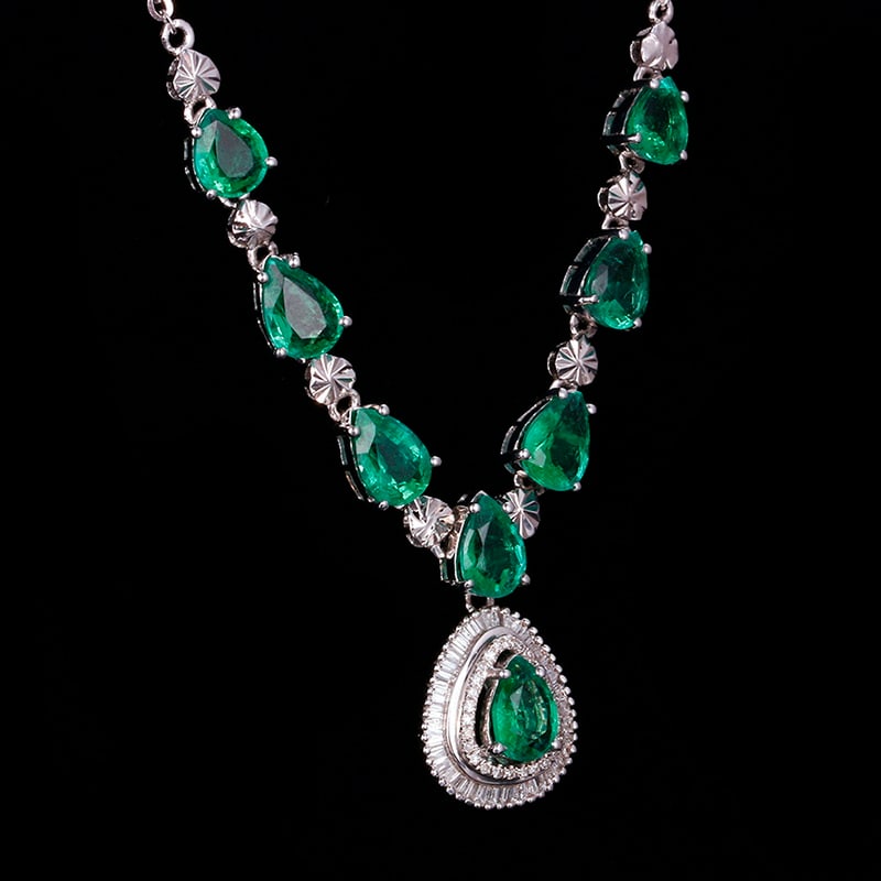14k Gold 4.93 Ctw Natural Emerald & Diamond Necklace - 2