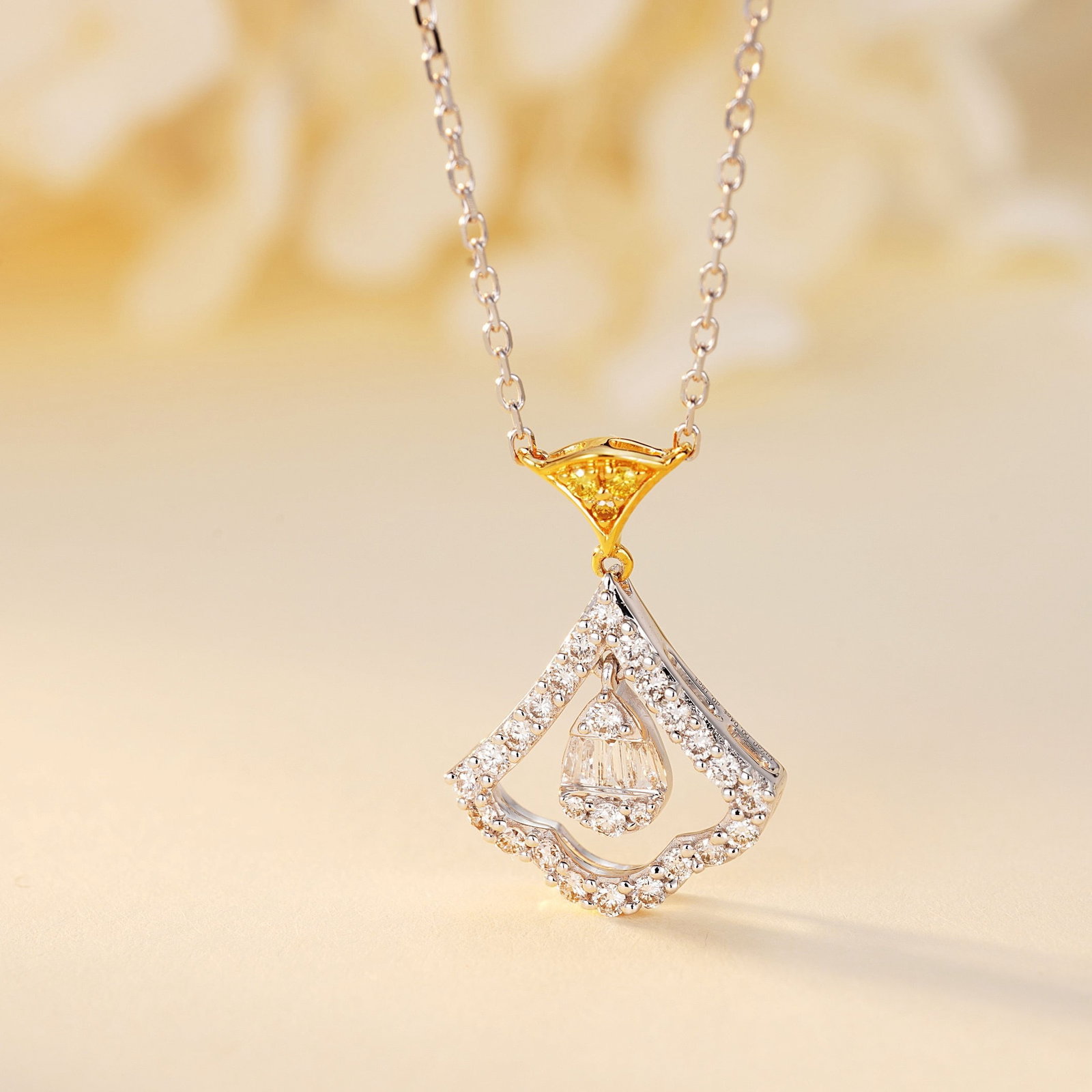 14k Gold 0.22 Ctw Natural H Diamond Necklace: Ref:231030021 // gold content:14k gold // main gemstone:diamond // shape:baguette // carat weight:0. 04ct // clarity grade:vs-si // color:h // treatment:natural // // adjacent gemstone 2 : diamond //