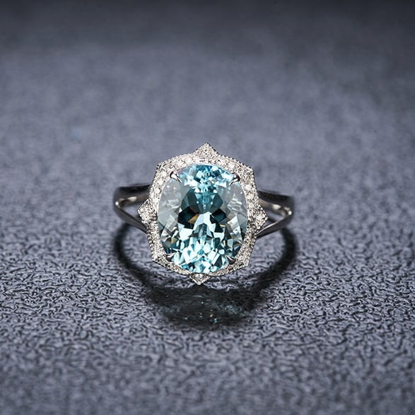 14k Gold 4.17 Ct Natural Aquamarine & Diamond Ring: Ref:231030096 // gold content:14k gold // ring size:7. 25us // // main gemstone:aquamarine // shape:oval // carat weight:4. 17ct // color:santa maria color // treatment:natural // // adjacent