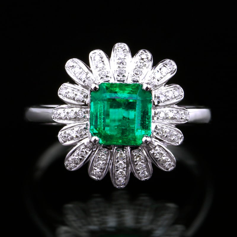 14k Gold 1.59 Ctw Vivid Green Natural Emerald & Diamond Ring: Ref:231030102 // gold content:14k gold // ring size:7. 25us // // main gemstone:emerald // shape:octagonal // carat weight:1. 44ct // color:vivid green // treatment:natural // // adjacent gemstone 2 :