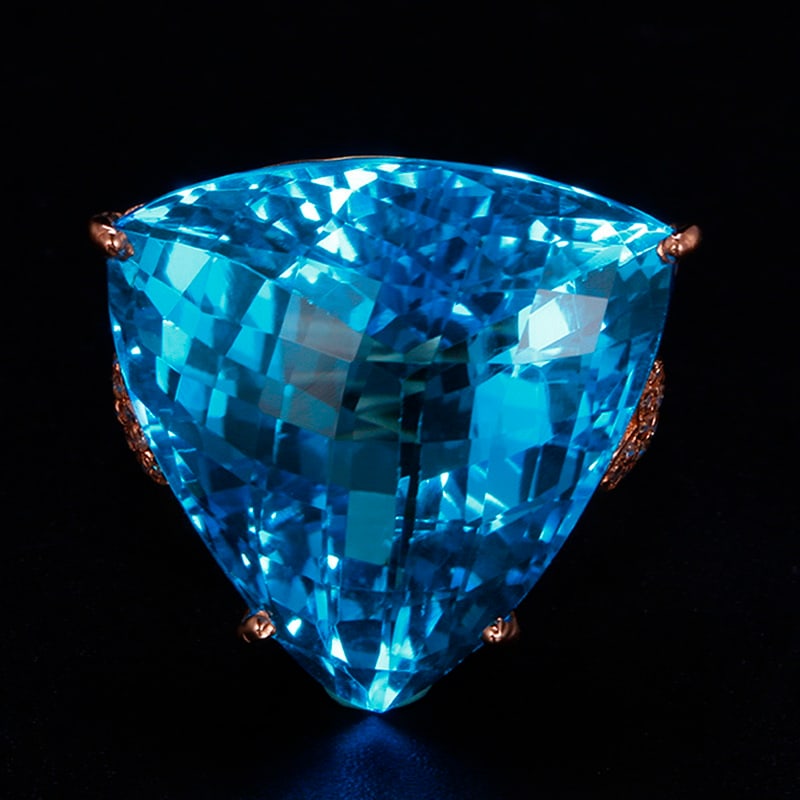 14k Gold 28.79 Ctw Natural Topaz & Diamond Ring: Ref:231030110 // gold content:14k gold // ring size:7. 25us // // main gemstone:topaz // shape:triangle // carat weight:28. 68ct // color:blue // treatment:natural // // adjacent gemstone 2 : diamond