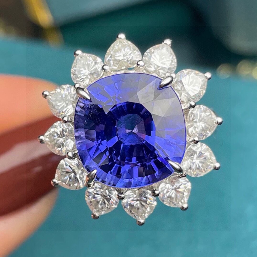 14k Gold 10.39 Ct Natural Tanzanite & Diamond Ring: Ref:231030124 // gold content:14k gold // ring size:7. 25us // // main gemstone:tanzanite // shape:cushion // carat weight:10. 39ct // color:blue // treatment:natural // // adjacent gemstone 2 :